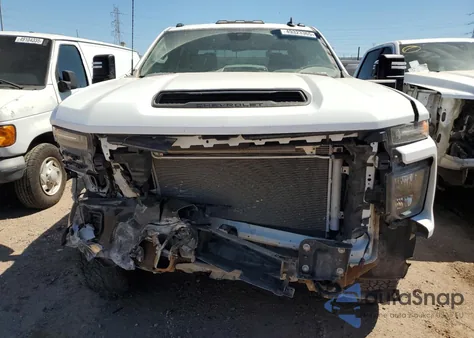 2024 Chevrolet Silverado K2500 Custom z USA, uszkodzony, nr VIN 2GC1YME71R1109241